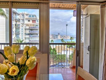 Flat with balcony for sale in C. Dénia