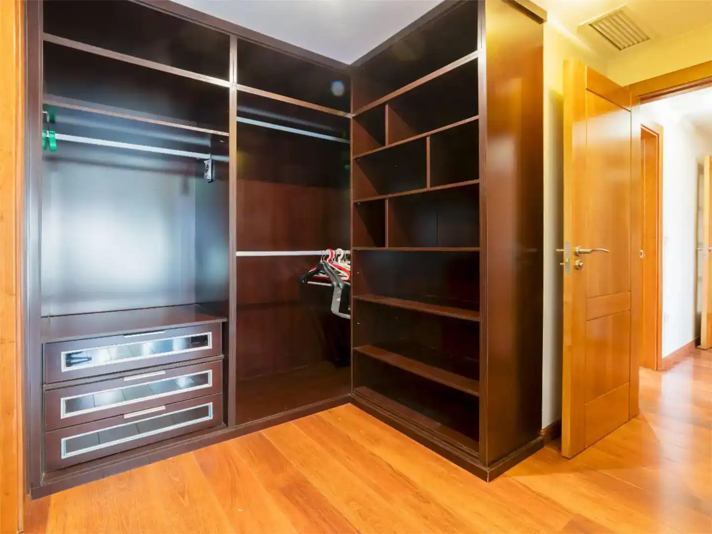 Habitación de Piso de alquiler en Granada con Aire acondicionado, Jardín privado y Parquet