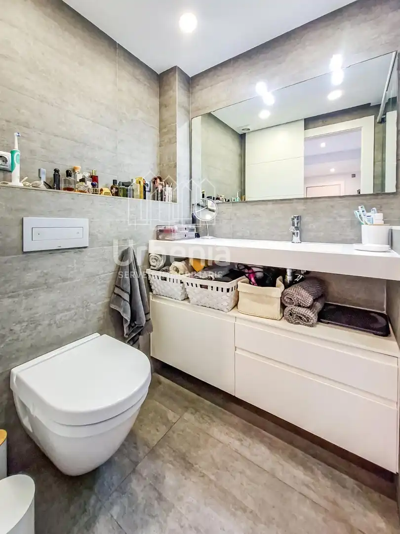 Baño de Piso en venta en Sant Adrià de Besòs con Aire acondicionado, Calefacción y Terraza