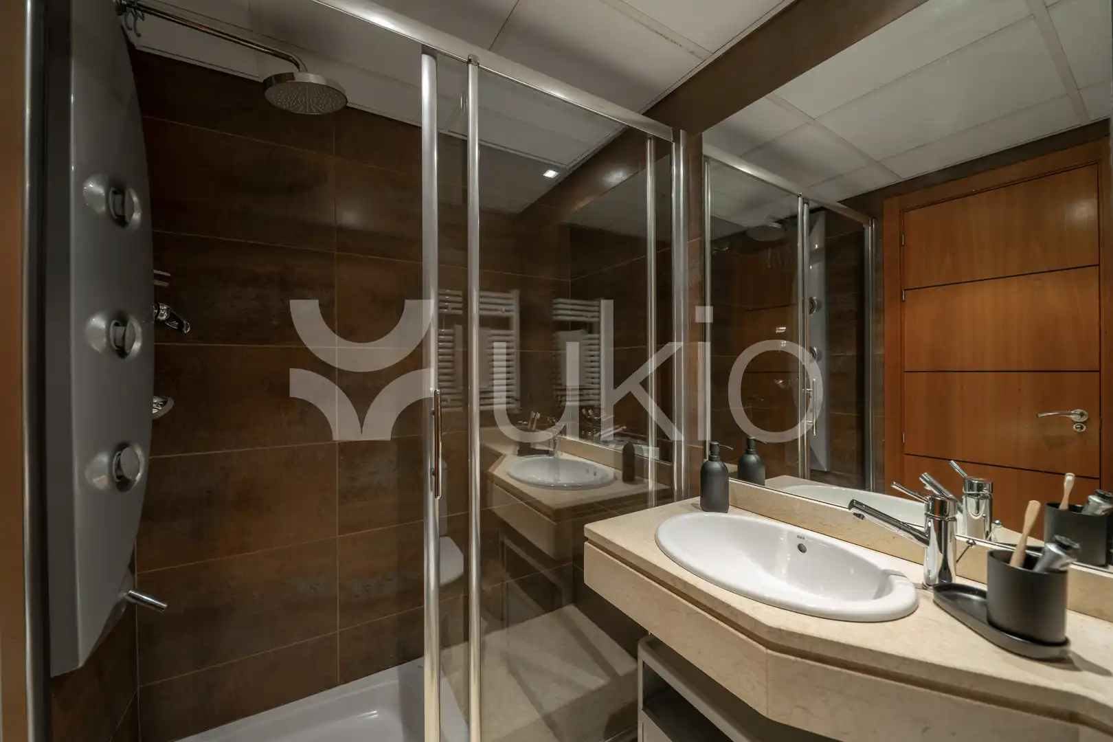 Bany de Apartament de lloguer en Madrid amb Aire condicionat, Calefacció i Moblat