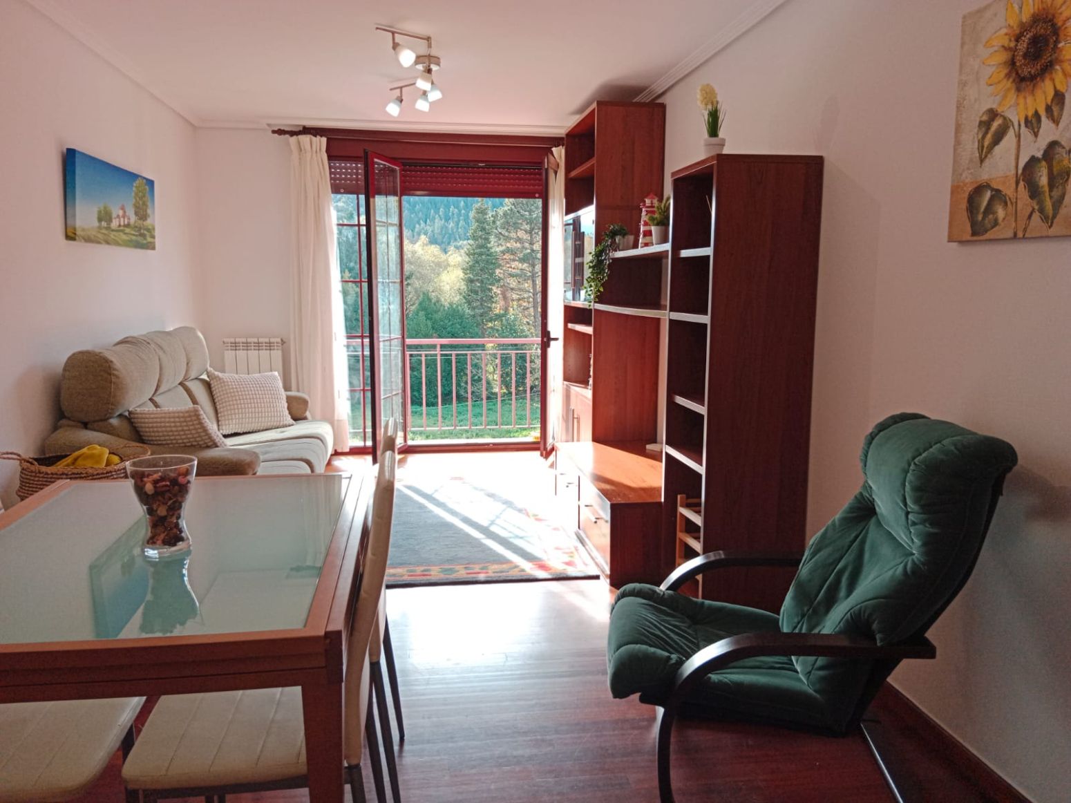 Dormitori de Pis de lloguer en Entrambasaguas amb Calefacció, Jardí privat i Terrassa