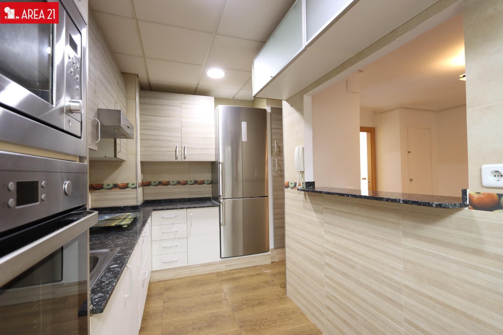 Cuina de Pis en venda en La Pobla de Vallbona amb Parquet i Traster