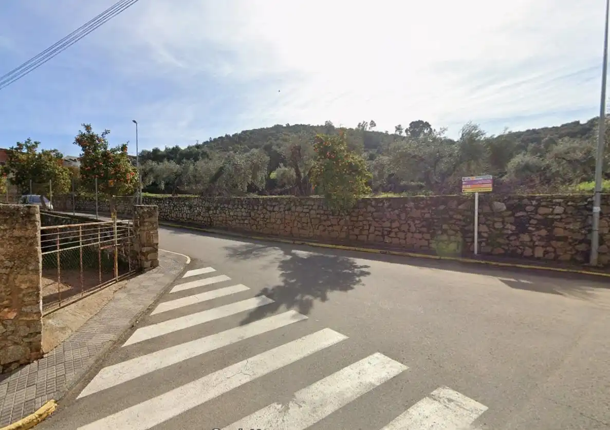 Adossat amb jardí en venda a Calle FUENTE LA ORDEN 32