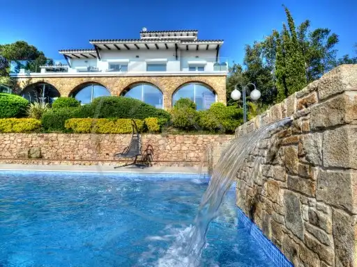 Casa con piscina in vendita a Carrer Begur