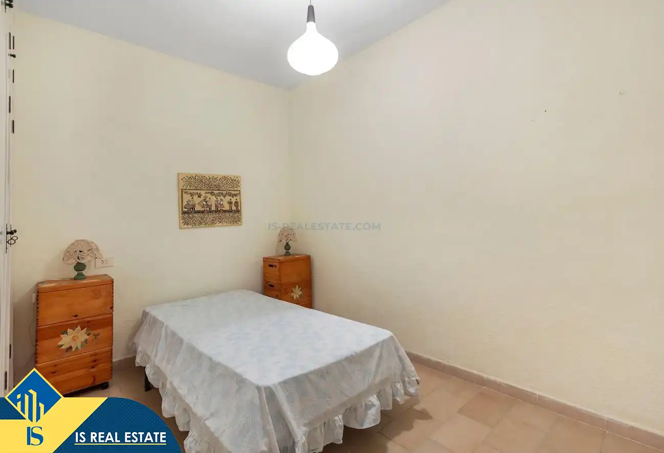 Schlafzimmer von Einfamilien-Reihenhaus zum Verkauf in Torrevieja mit Klimaanlage, Heizung und Privatgarten