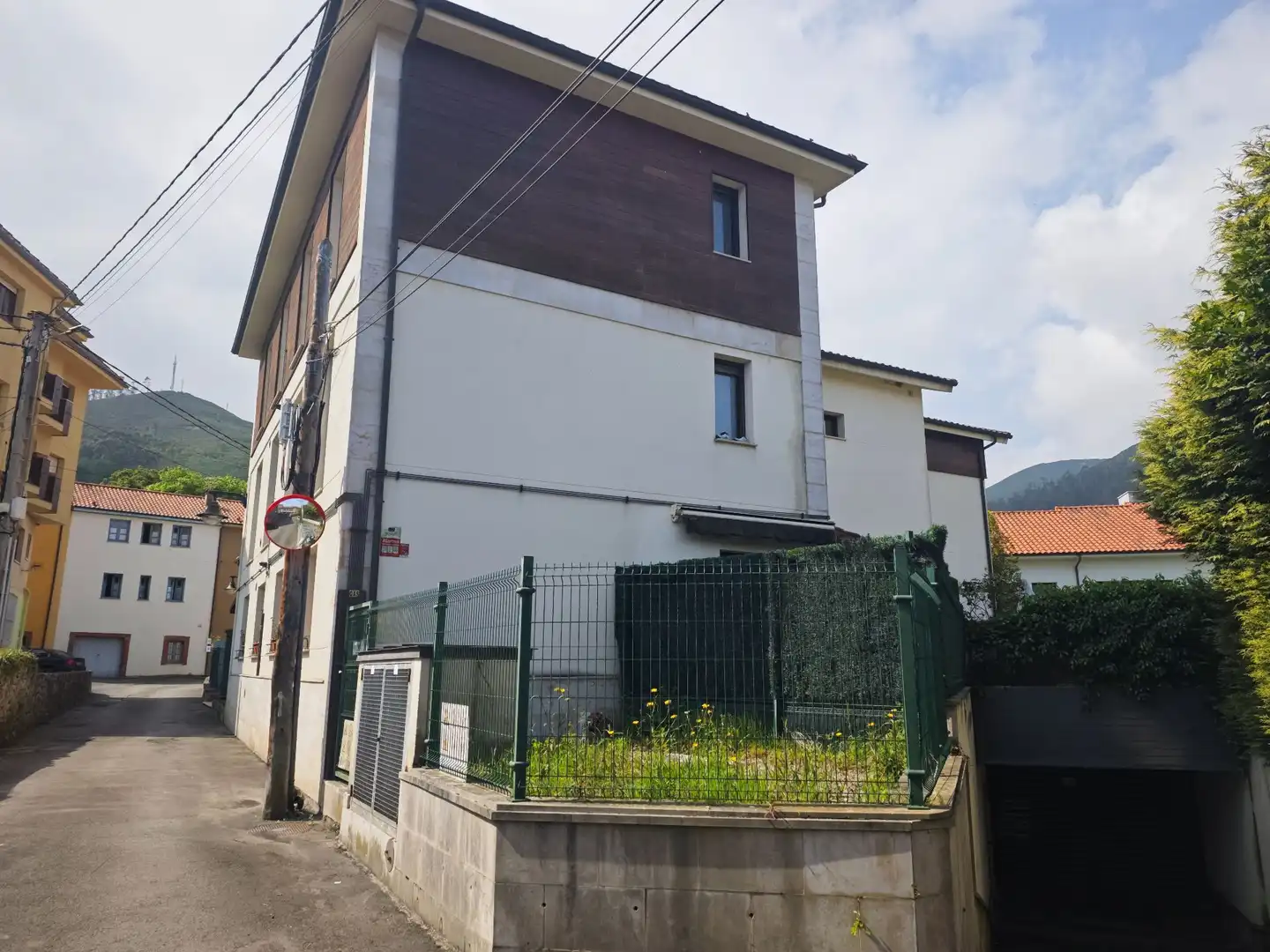 Vista exterior de Pis en venda en Llanes amb Calefacció, Terrassa i Traster