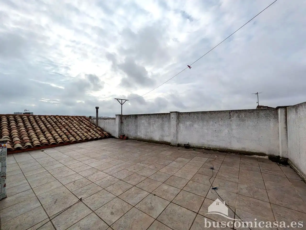 Vista exterior de Casa o xalet en venda en Linares amb Aire condicionat, Terrassa i Balcó