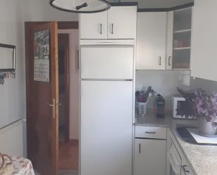 Cuina de Apartament en venda en Lugo Capital amb Calefacció, Moblat i Forn