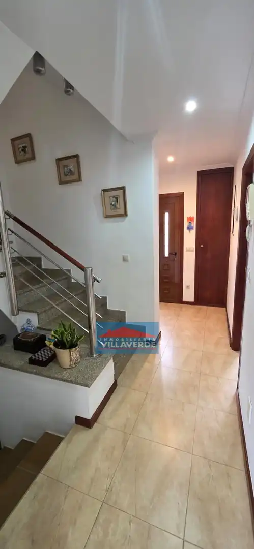 Casa adosada en venta en Cangas  con Calefacción, Terraza y Trastero