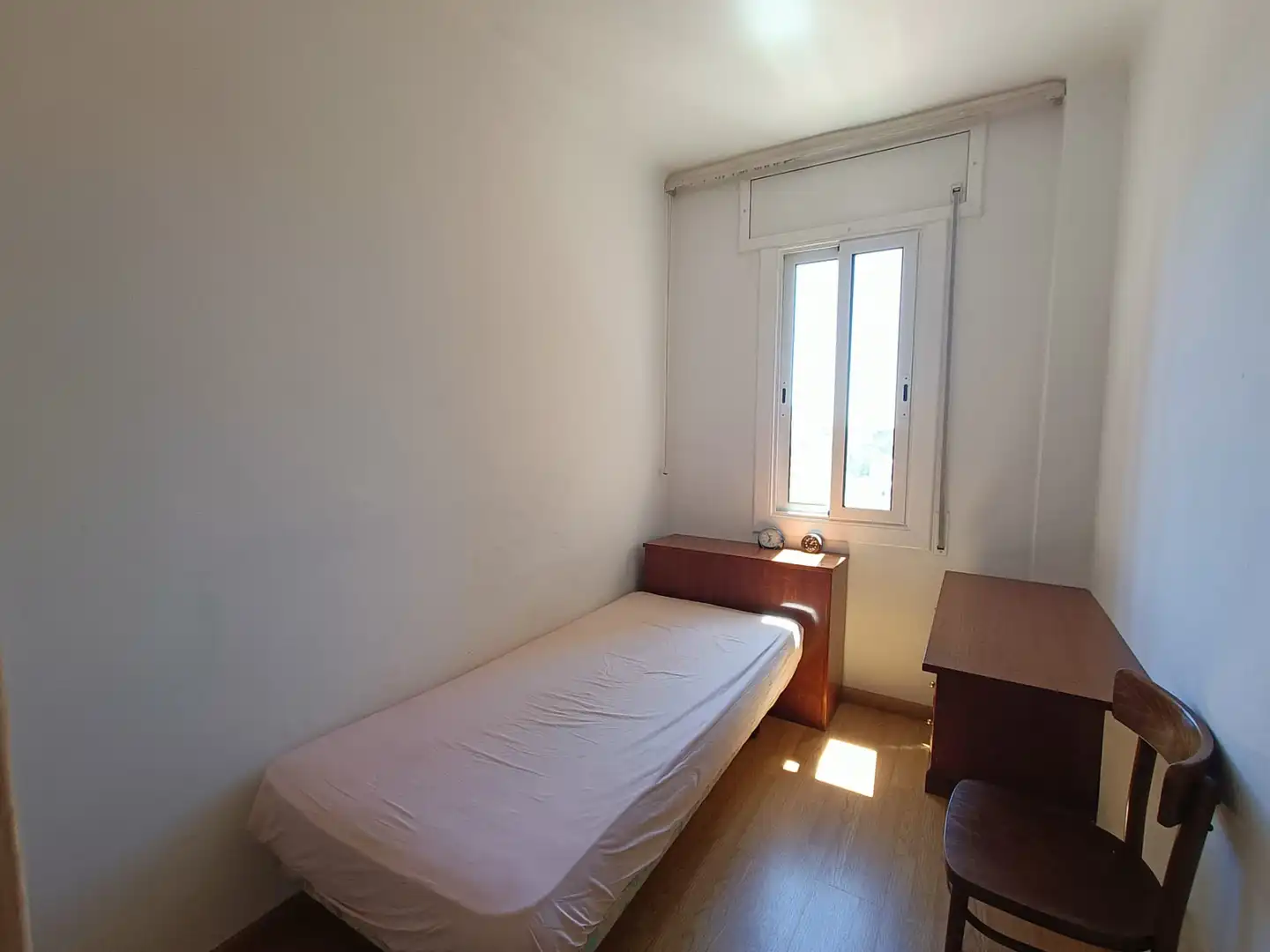 Habitación de Piso en venta en L'Hospitalet de Llobregat con Amueblado y Balcón