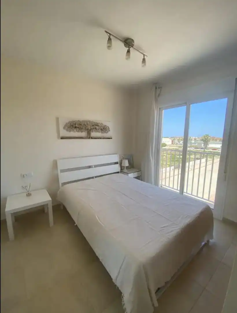 Dormitori de Apartament de lloguer en Los Alcázares amb Aire condicionat, Calefacció i Piscina