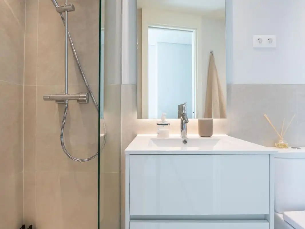 Bathroom of Flat for rent in Madrid  with Air Conditioner, Heating and Swimming Pool