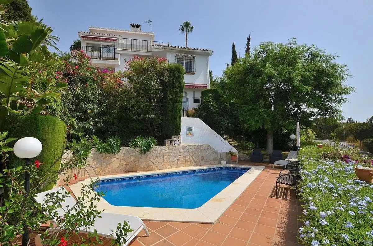 Villa mit Pool zum Verkauf in Torremuelle