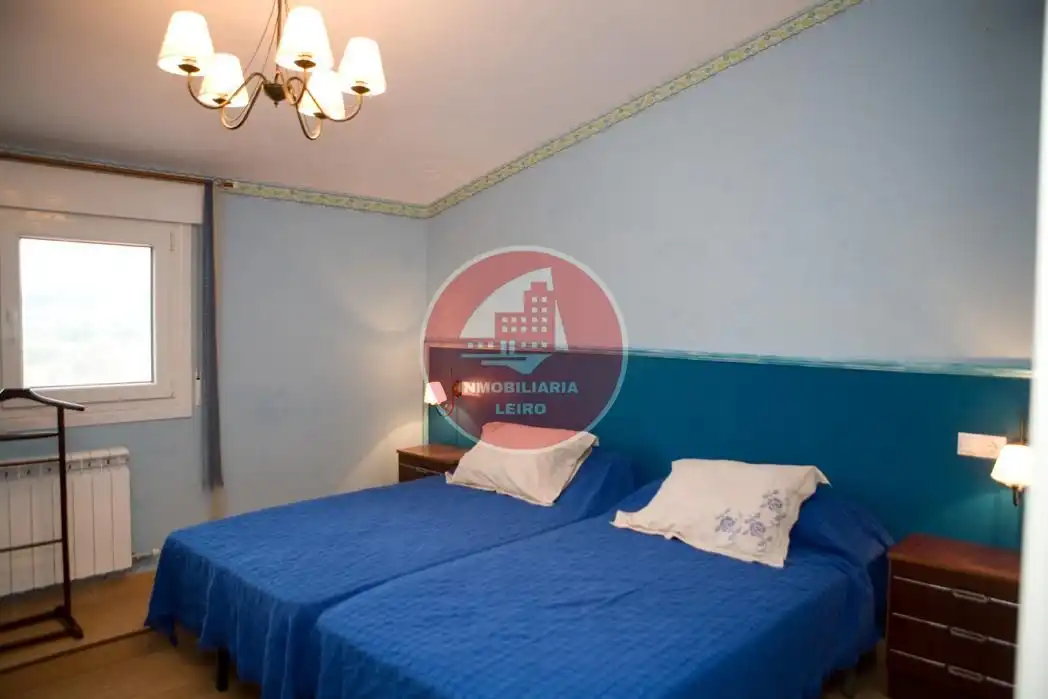 Dormitori de Casa o xalet en venda en Pontevedra Capital  amb Jardí privat, Terrassa i Moblat