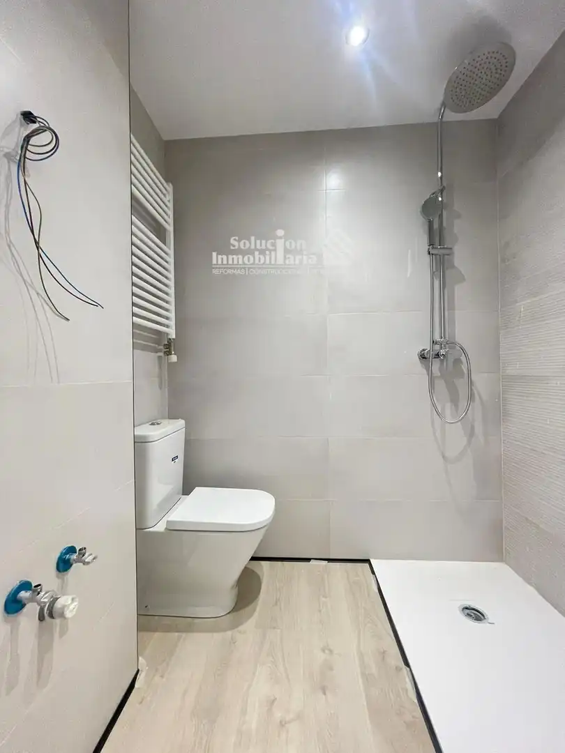 Baño de Apartamento en venta en Salamanca con Calefacción y Amueblado