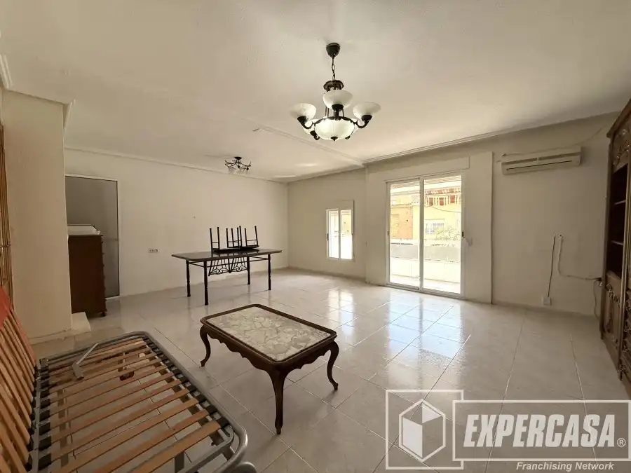 Sala d'estar de Pis en venda en Riba-roja de Túria amb Aire condicionat i Terrassa