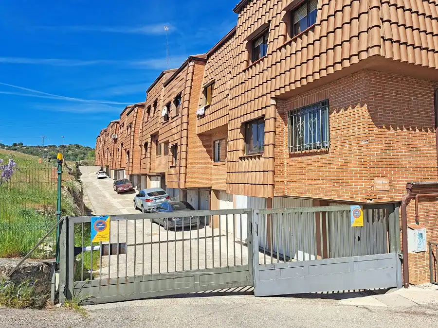 Außenansicht von Garage zur Miete in Torrelodones