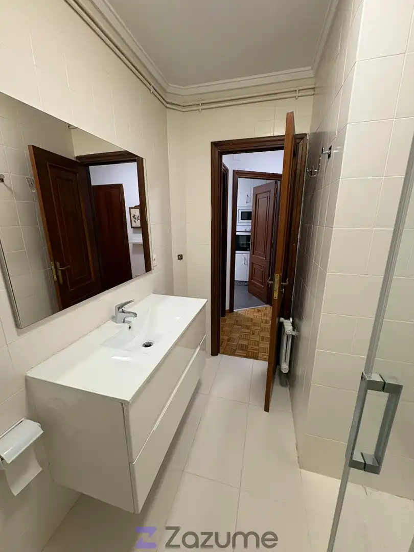 Badezimmer von Wohnung zur Miete in Pontevedra Capital  mit Heizung, Ofen und Waschmaschine