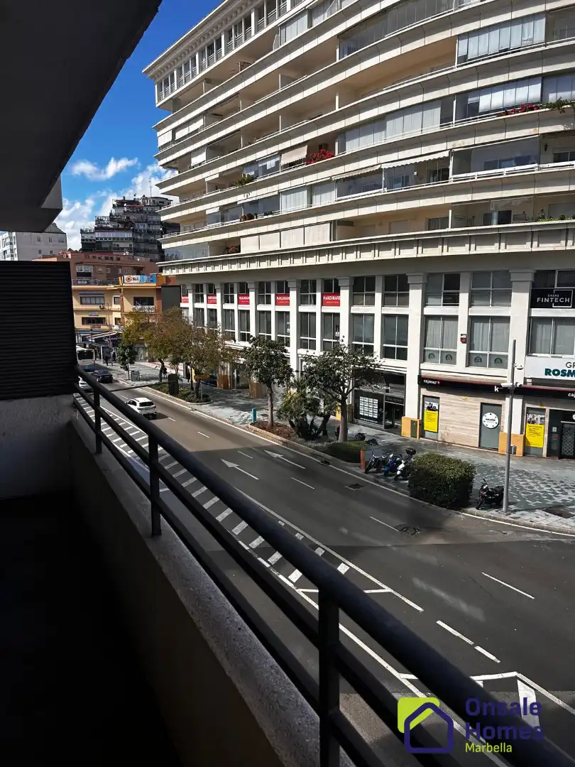 Flat with lift for sale in Avenida Ricardo Soriano 35a, imagen 3