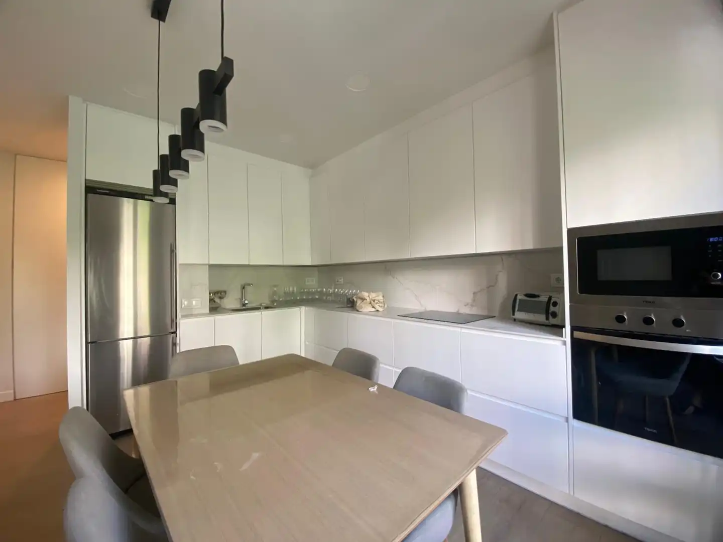 Cuina de Apartament de lloguer en Madrid amb Aire condicionat, Calefacció i Moblat