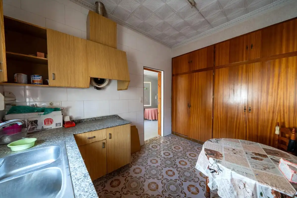 Cuina de Casa adosada en venda en Cox amb Calefacció, Jardí privat i Terrassa