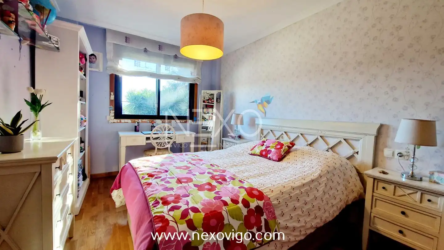 Habitación de Casa adosada en venta en Cangas  con Calefacción, Trastero y Amueblado