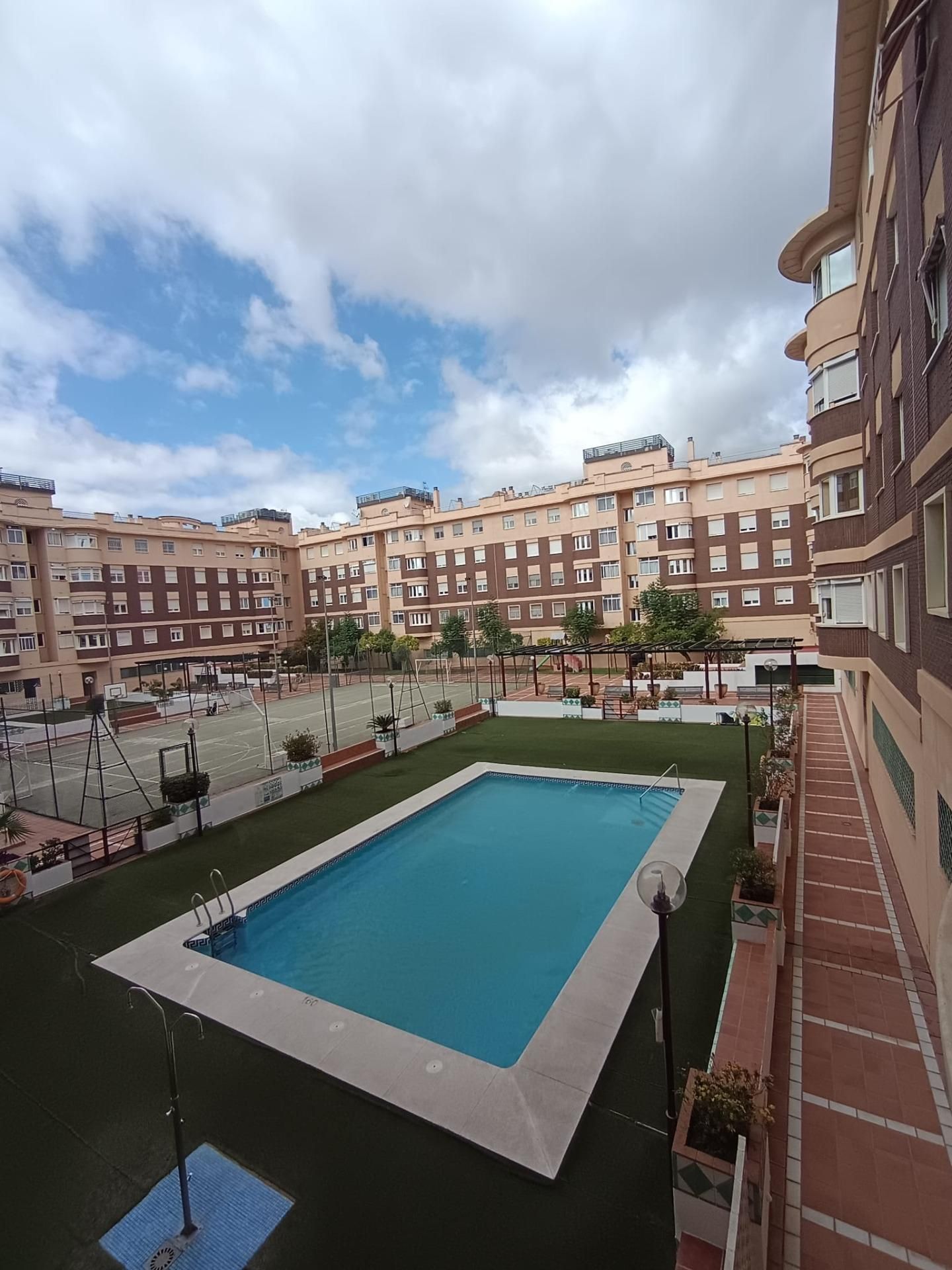 Vista exterior de Piso en venta en  Córdoba Capital con Terraza y Piscina comunitaria