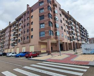 Vista exterior de Àtic en venda en Arroyo de la Encomienda amb Calefacció, Terrassa i Piscina comunitària