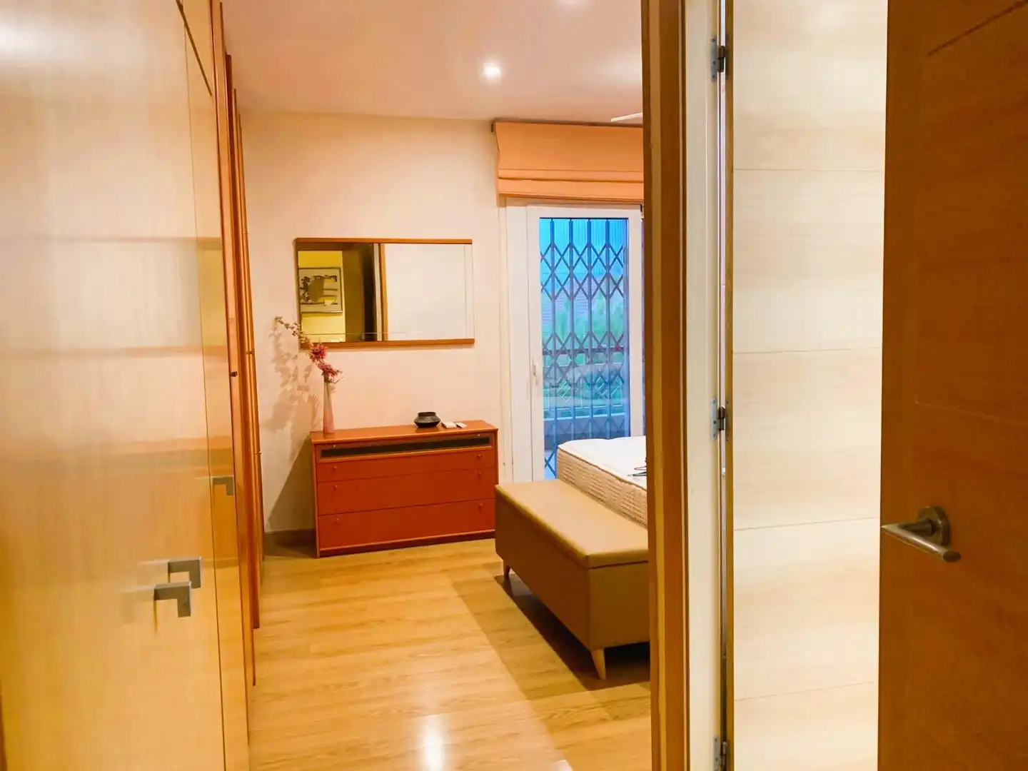 Schlafzimmer von Dachboden zum Verkauf in Vilanova i la Geltrú mit Klimaanlage, Heizung und Privatgarten