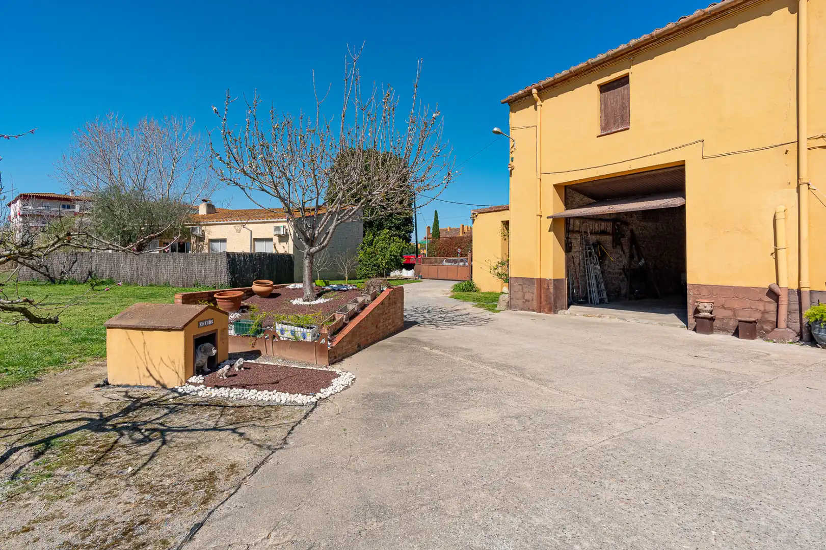 Vista exterior de Casa o chalet en venta en Verges con Aire acondicionado, Jardín privado y Piscina