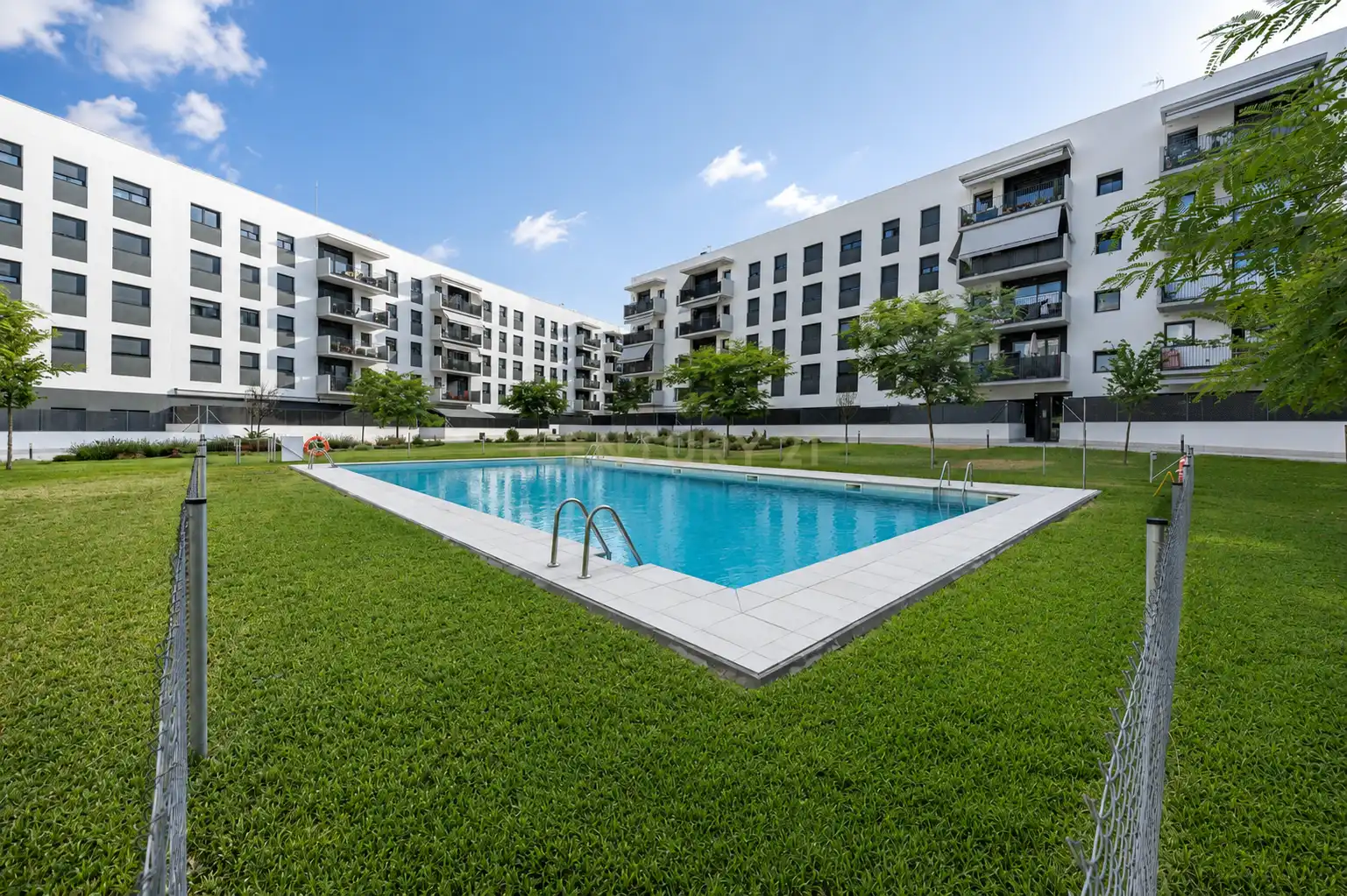 Piscina de Piso en venta en Sant Pere de Ribes con Trastero, Horno y Microondas