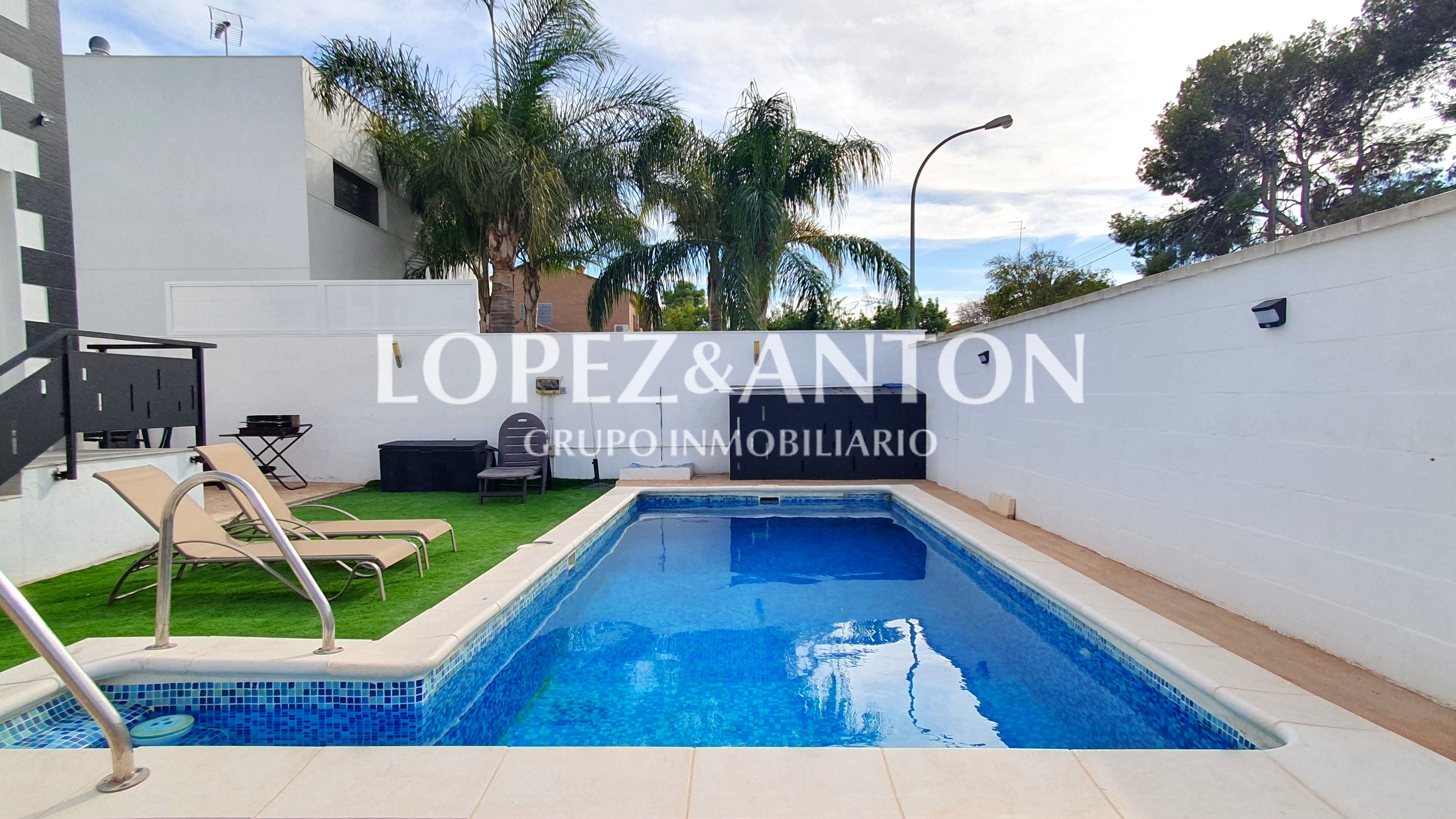 Piscina de Casa o chalet en venta en L'Eliana con Aire acondicionado, Calefacción y Jardín privado
