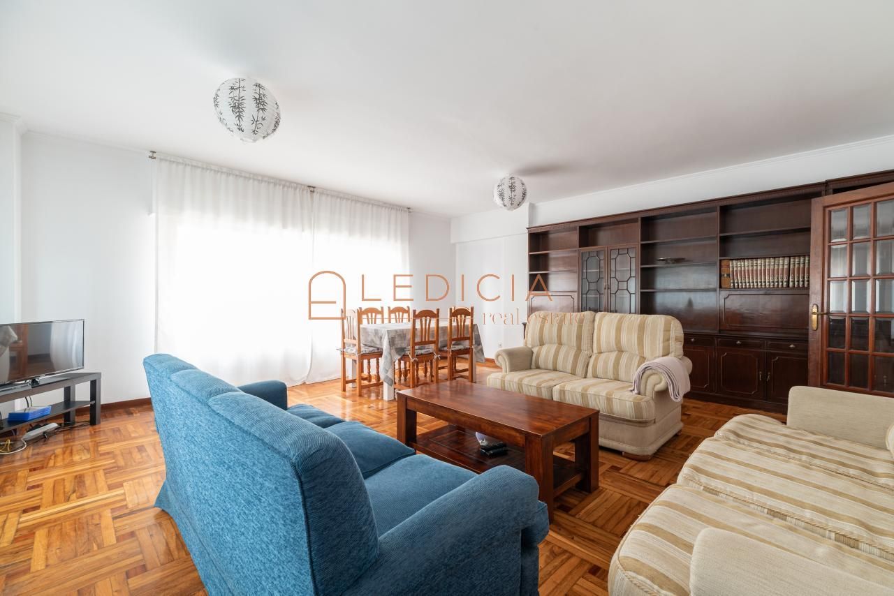 Living room of Flat for sale in Vigo   with Heating, Parquet flooring and Terrace
