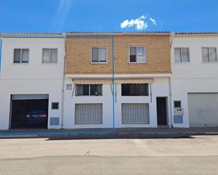 Vista exterior de Casa o xalet en venda en Utiel amb Terrassa i Traster