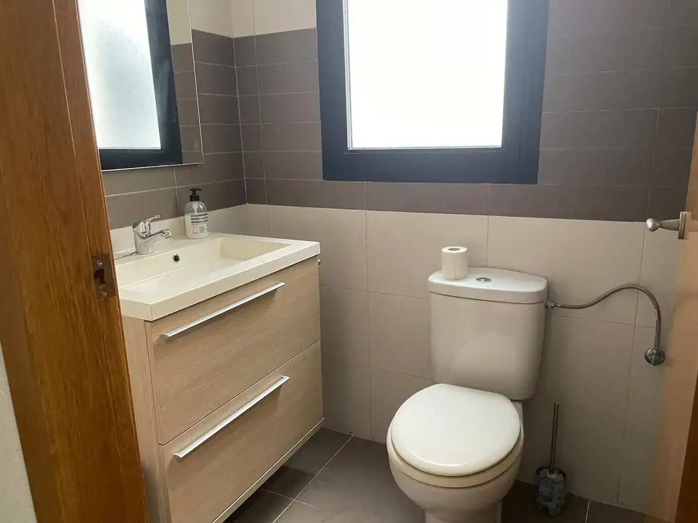 Bany de Pis de lloguer en Torrevieja amb Aire condicionat, Moblat i Balcó