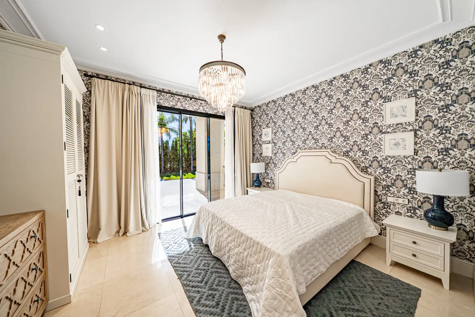 Dormitori de Casa o xalet en venda en Benahavís amb Aire condicionat, Jardí privat i Terrassa