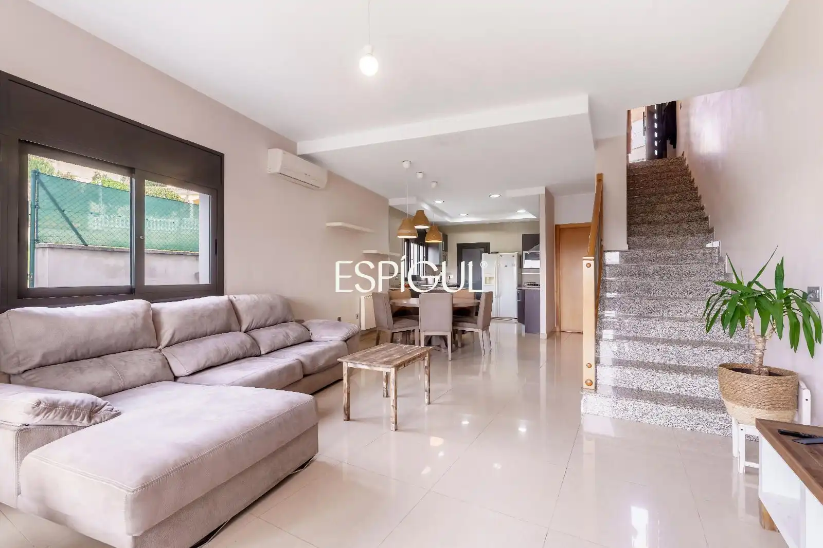 Wohnzimmer von Einfamilien-Reihenhaus zum Verkauf in Vidreres mit Klimaanlage, Heizung und Terrasse