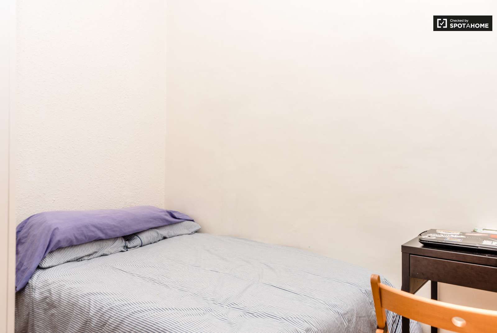 Flat for share in El Raval