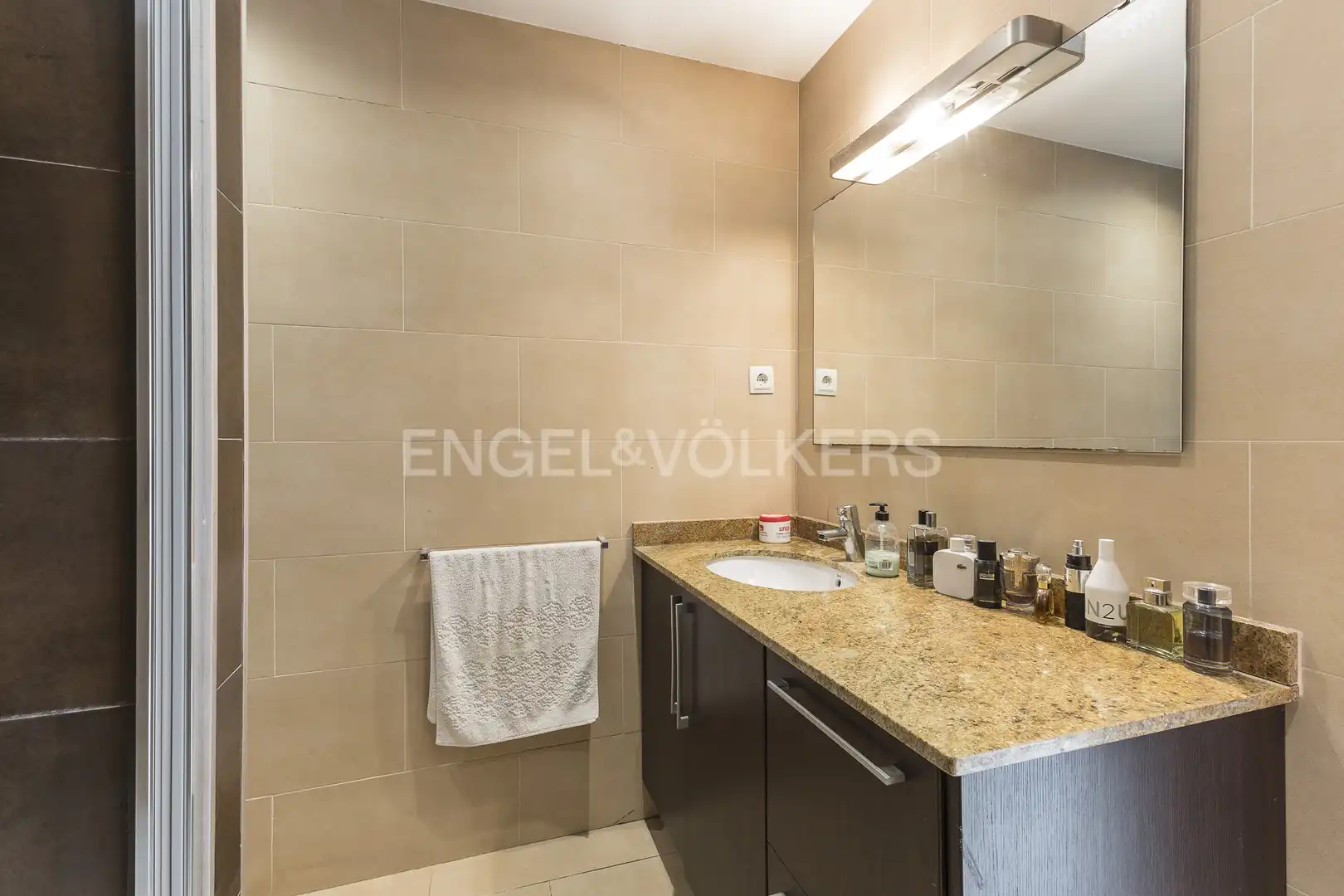 Bathroom of Houses for sale in Barcelona  with Air Conditioner, Heating and Terrace