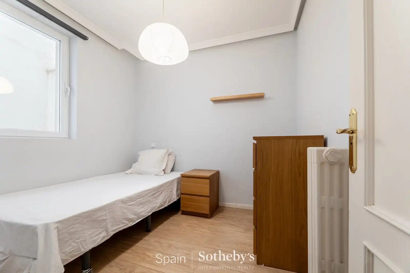 Dormitori de Apartament en venda en Madrid amb Aire condicionat, Calefacció i Terrassa