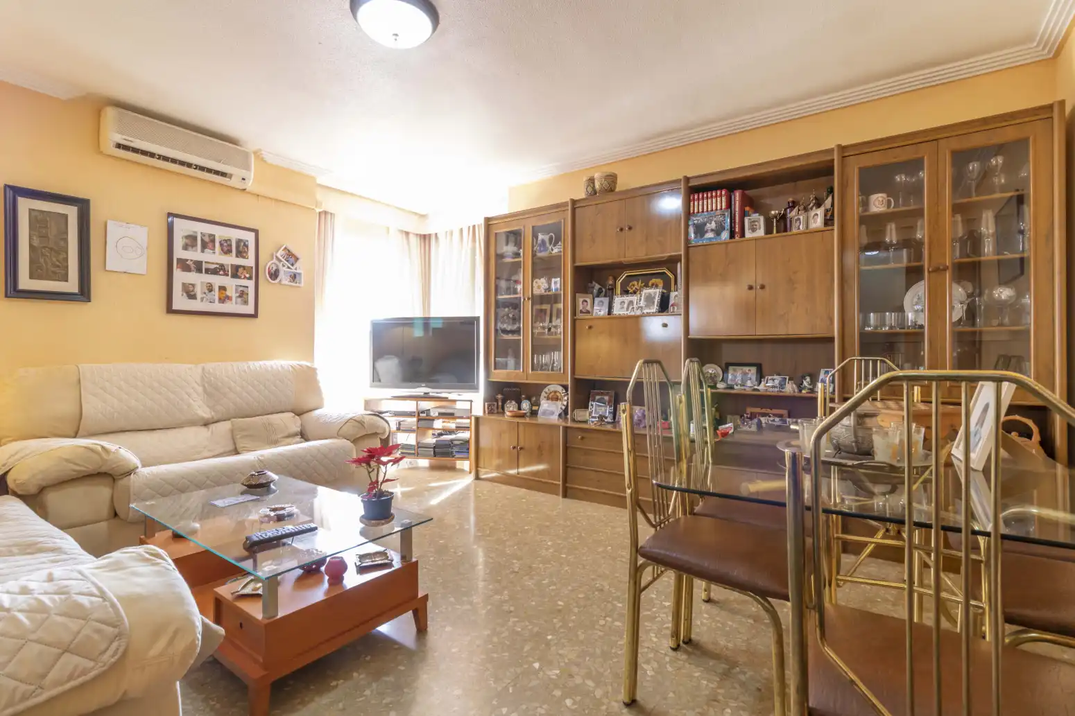 Sala d'estar de Pis en venda en Sevilla amb Aire condicionat i Terrassa