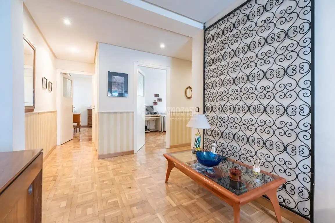 Piso en venta en Madrid con Calefacción, Parquet y Balcón