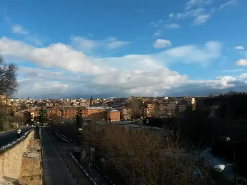 Vista exterior de Oficina de alquiler en Segovia con Calefacción
