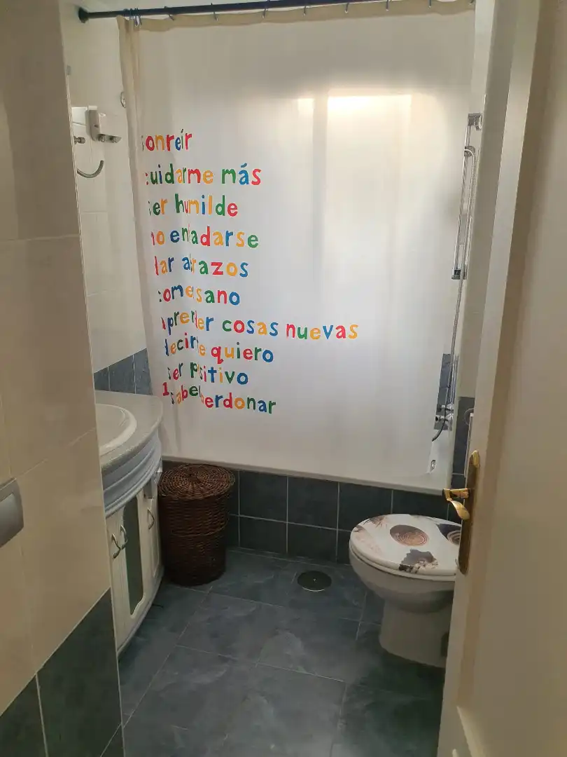 Badezimmer von Wohnung zur Miete in Alicante / Alacant mit Klimaanlage, Parkett und Möbliert