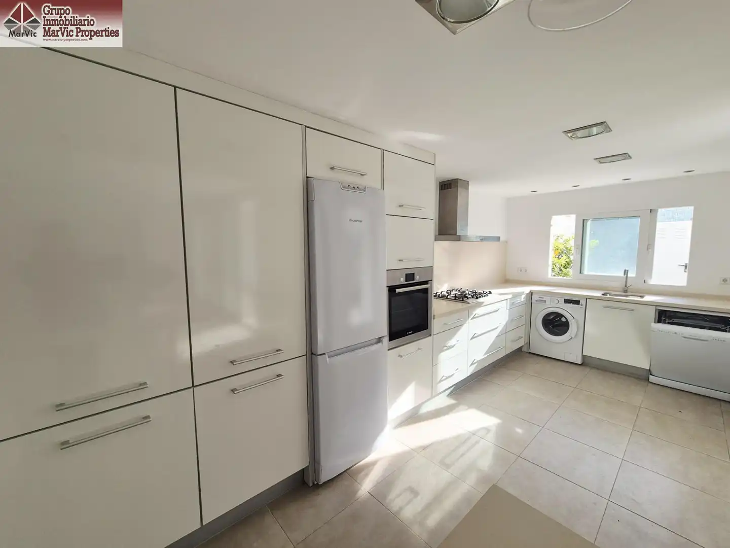 Casa aparellada amb terrassa en venda a L'Albir, imagen 10