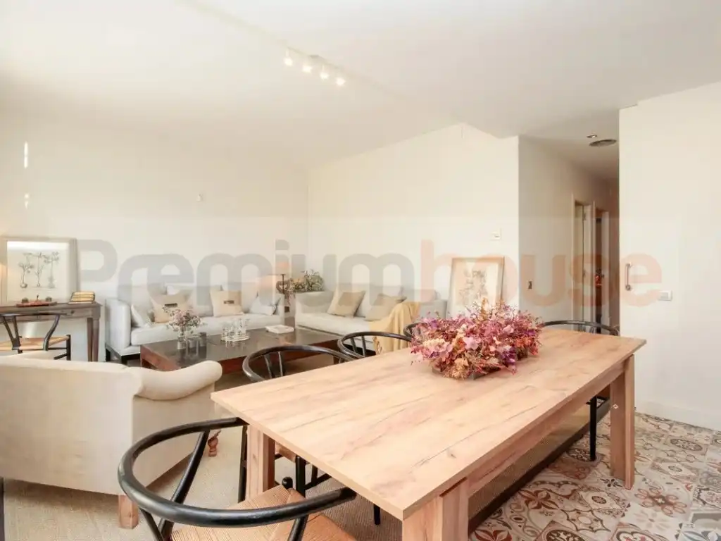 Flat with lift for sale in Eixample