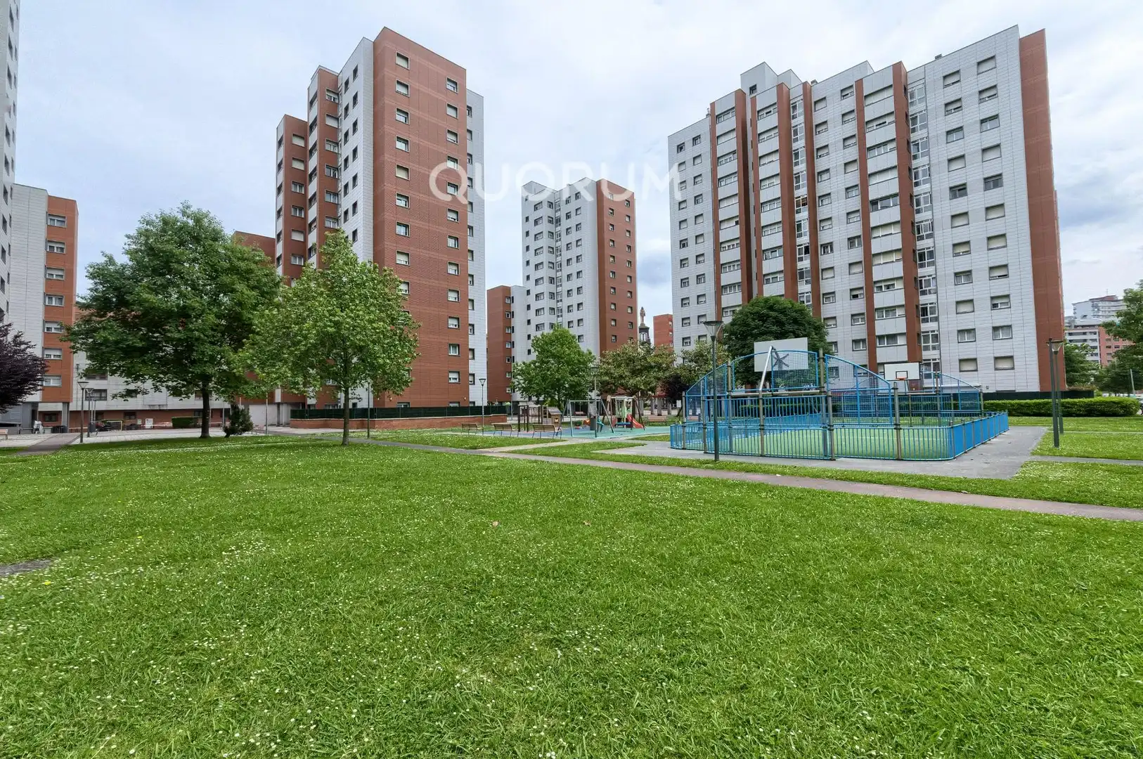 Vista exterior de Piso en venta en Barakaldo  con Calefacción, Jardín privado y Trastero