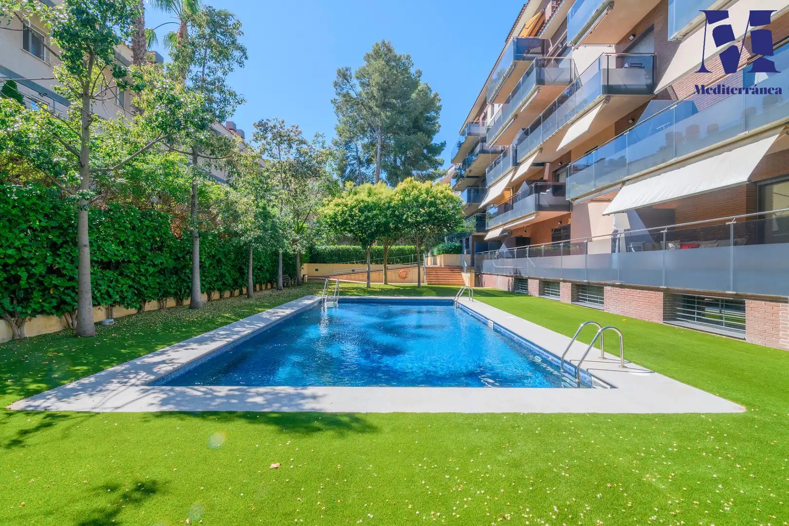 Swimming pool of Flat for rent in Castelldefels  with Air Conditioner, Heating and Parquet flooring