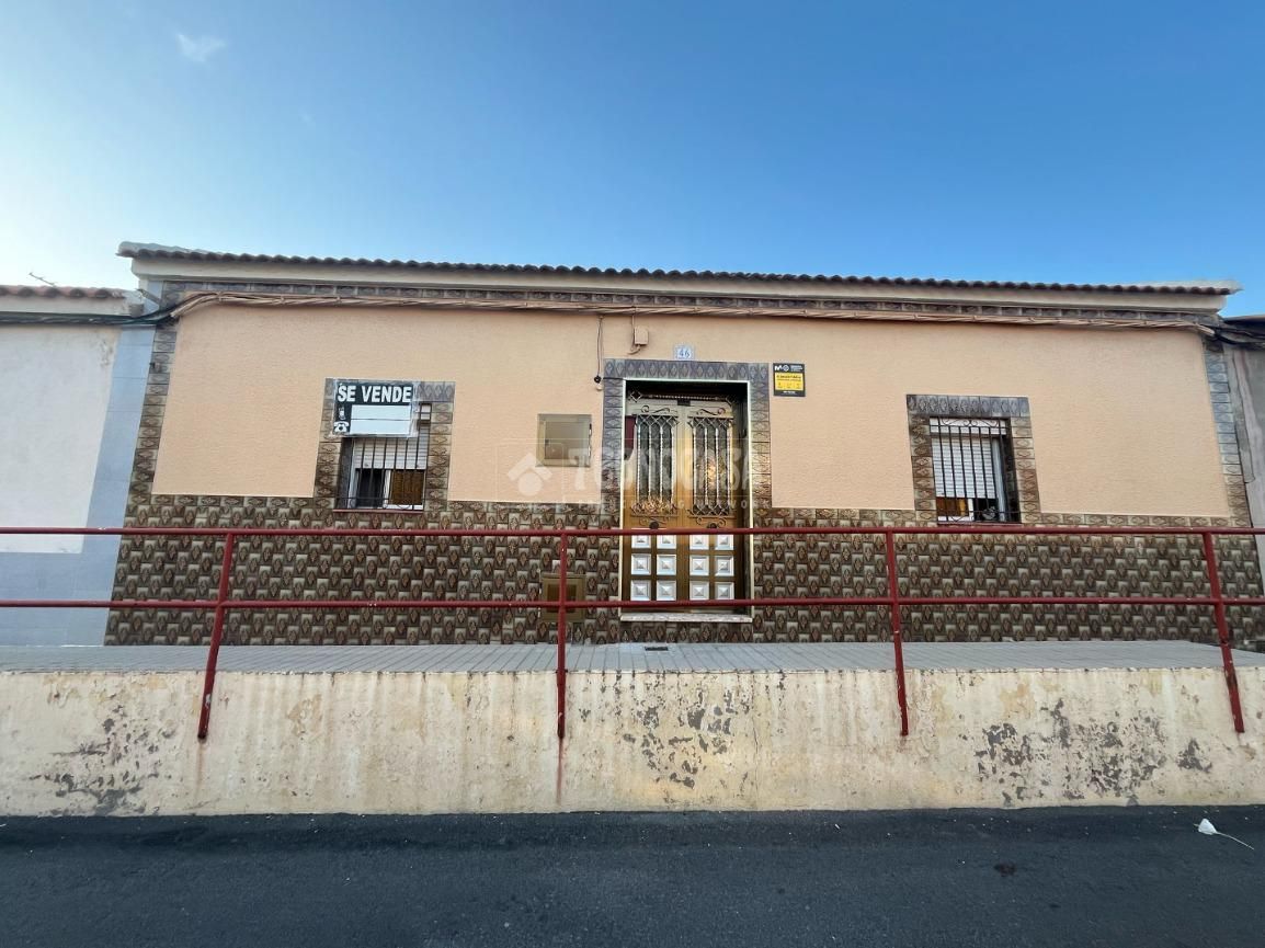 Exterior view of Single-family semi-detached for sale in Puertollano  with Air Conditioner, Heating and Terrace