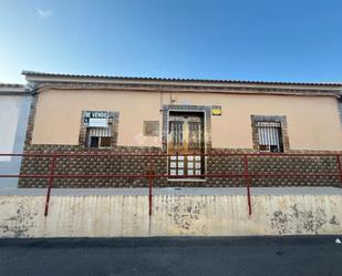 Vista exterior de Casa adosada en venda en Puertollano amb Aire condicionat, Calefacció i Terrassa